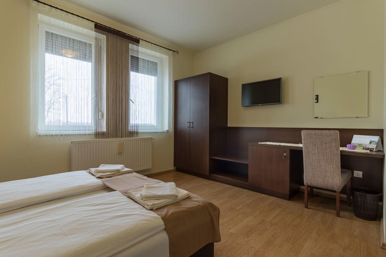 Toelgyfa Vendeghaz Hotel กิชเกอเริช ภายนอก รูปภาพ